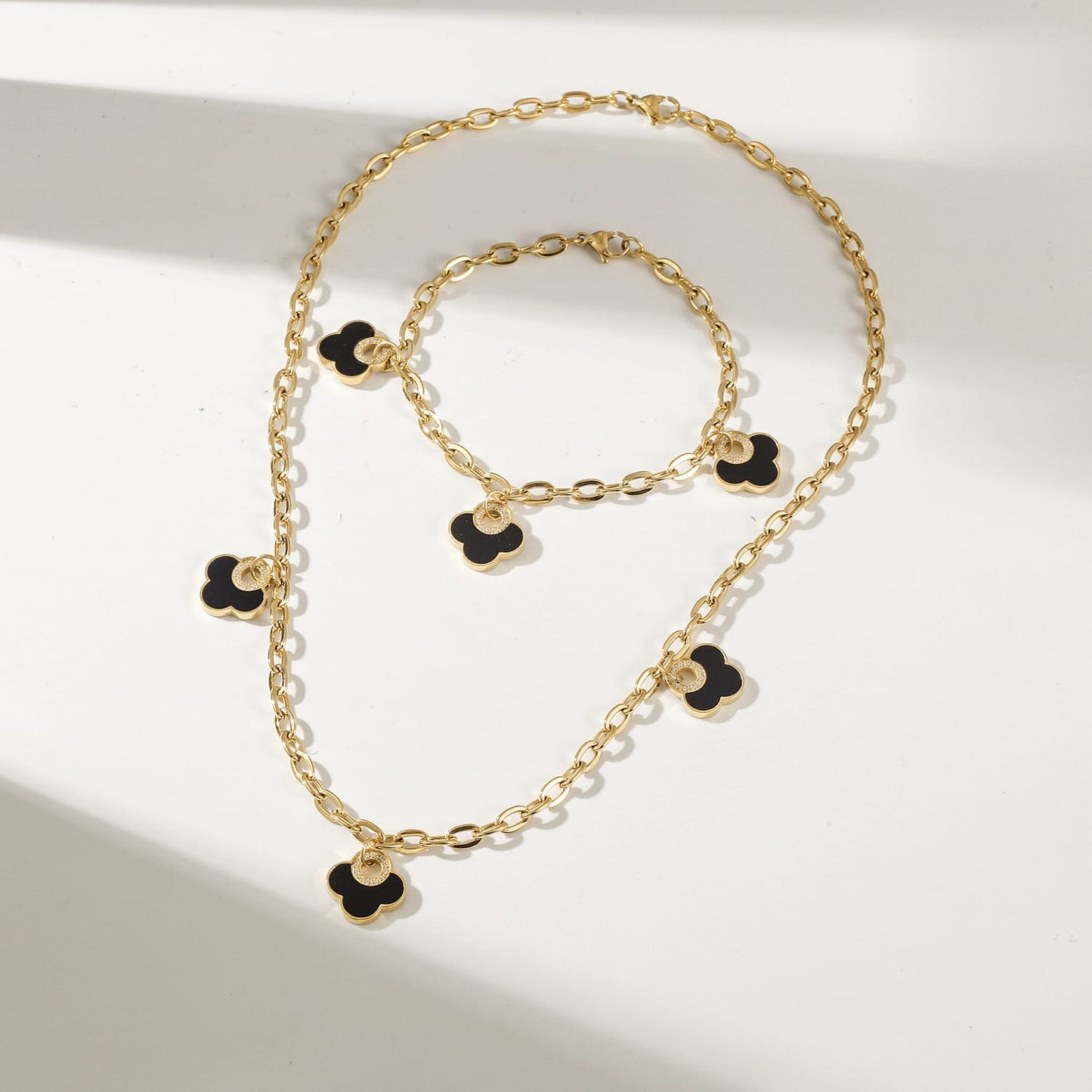 Modern Single Clover Necklace